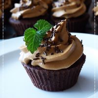 Čokoládové cupcakes s karamelovým krémem