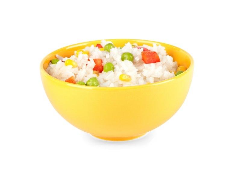 Jarní rýžový salát se zeleninou