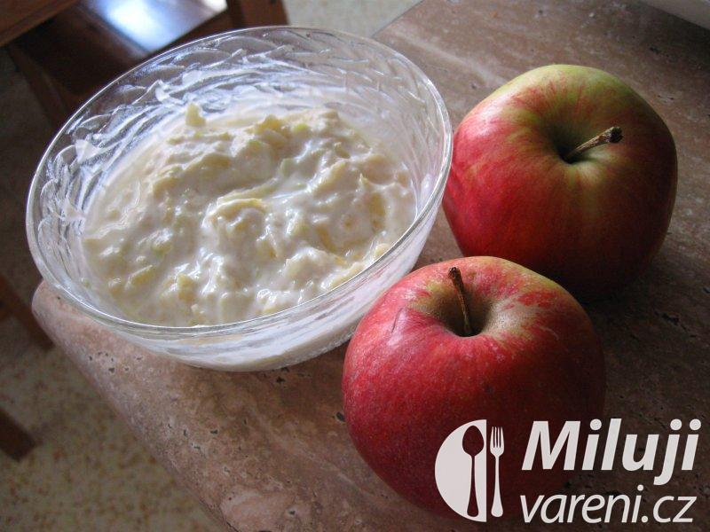 Jogurtový krém s jablky a medem