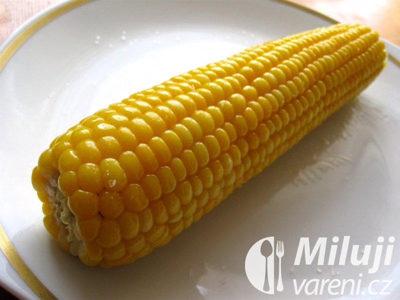 Vařená kukuřice s máslem - obrázek