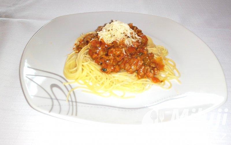 Špagety s boloňskou směsí - obrázek