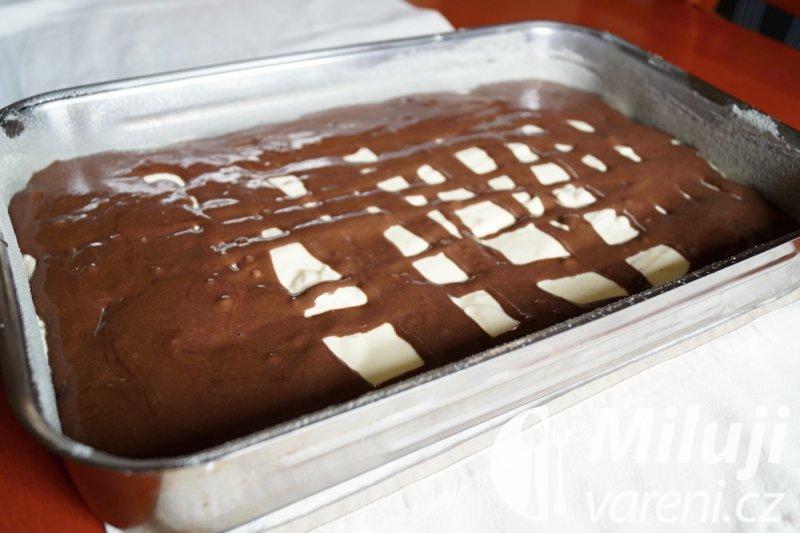 Kakaový koláč s tvarohovou náplní