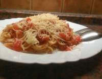 Bleskové špagety s rajčaty, oreganem a bazalkou