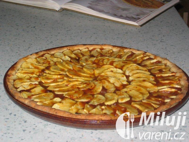 Francouzský jablečný koláč s mandlemi
