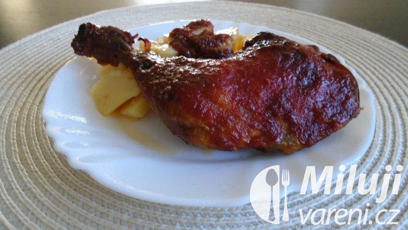 Pečené kuřecí stehna s bramborem