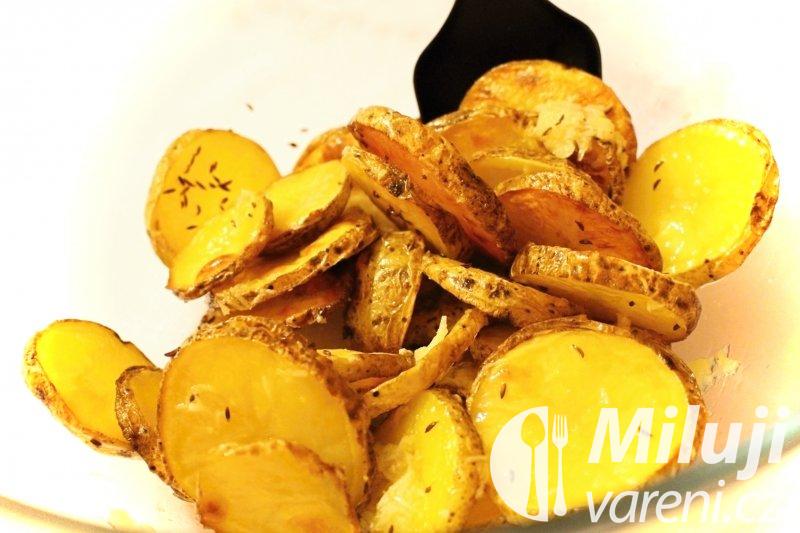 Pečené brambory s česnekem - obrázek