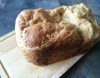 Chléb ze dvou druhů mouky z domácí pekárny