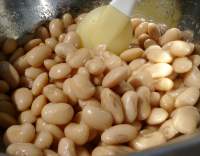 Salát z bílých fazolí