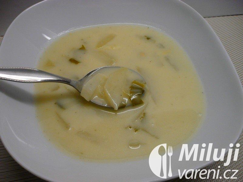 Mléčná kedlubnová polévka - obrázek
