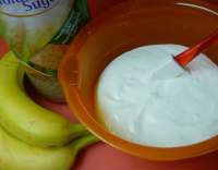 Karibský jogurtový krém s banány class=