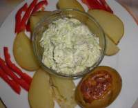Okurkový česnekový krém k bramborám na loupačku class=