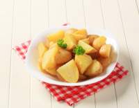 Vařené brambory s bazalkou
