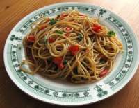 Špagety s česnekem a paprikou