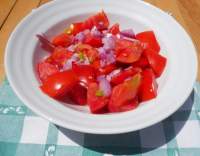 Letní rajčatový salát